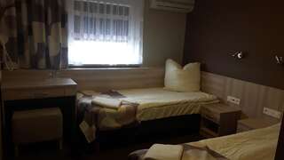 Мини-отель Zajazd Tytan Kochanowice Двухместный номер с 2 отдельными кроватями-8
